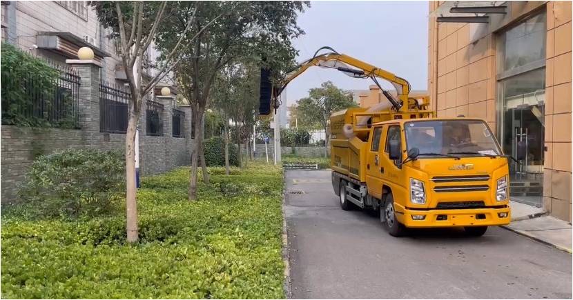 蓝牌绿化综合养护车绿化带修剪车