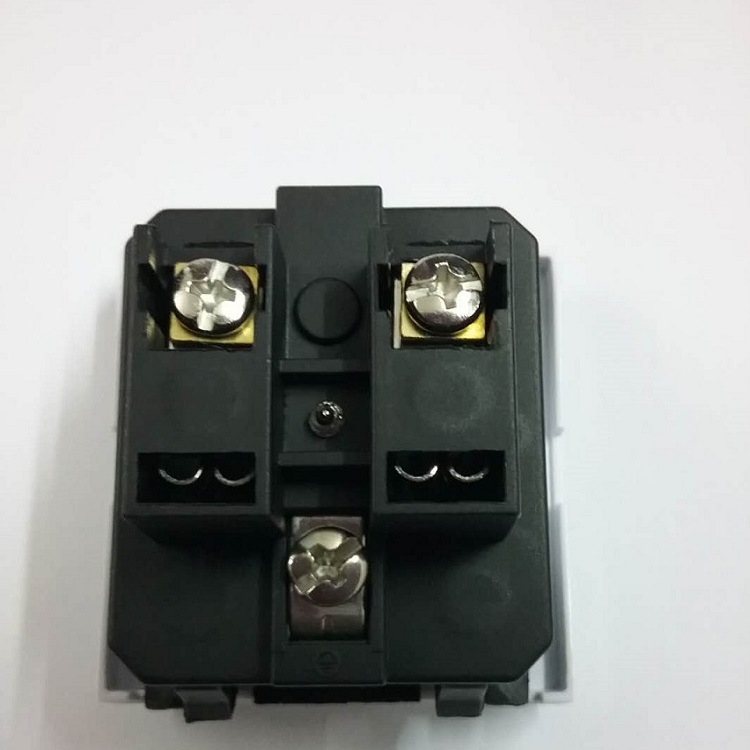 生产供应欧规插座RG-02逆变器AC电源输出16A欧式VDE电器插座