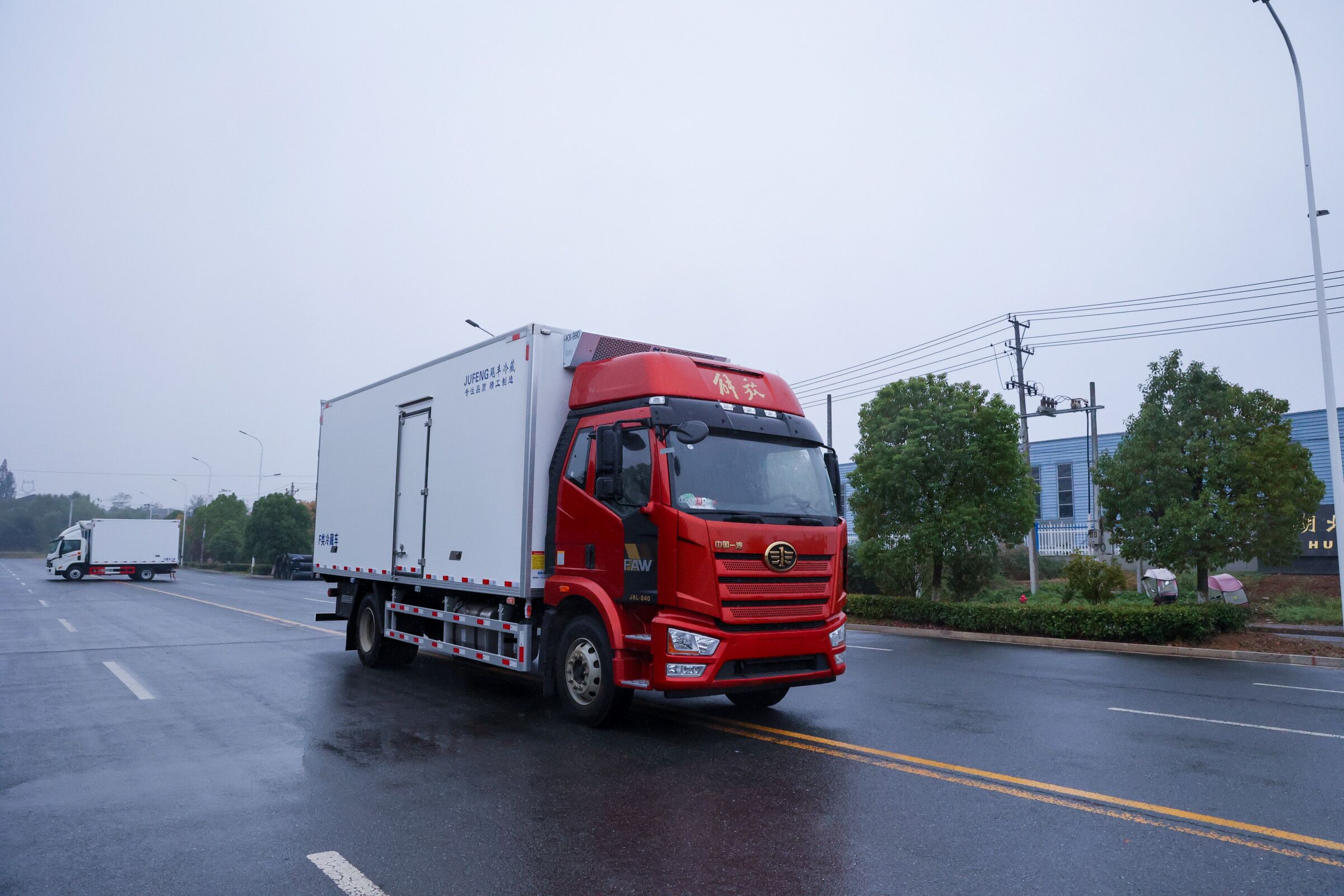 新疆解放j6f68米冷藏车国六68米冷藏车支持分期购车