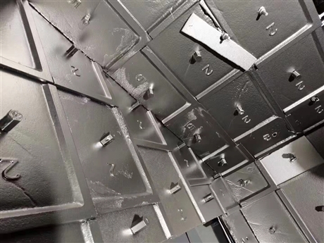 抛丸机护板 ：材质铸钢锰13 、轧制锰13 和高铬清理室护板