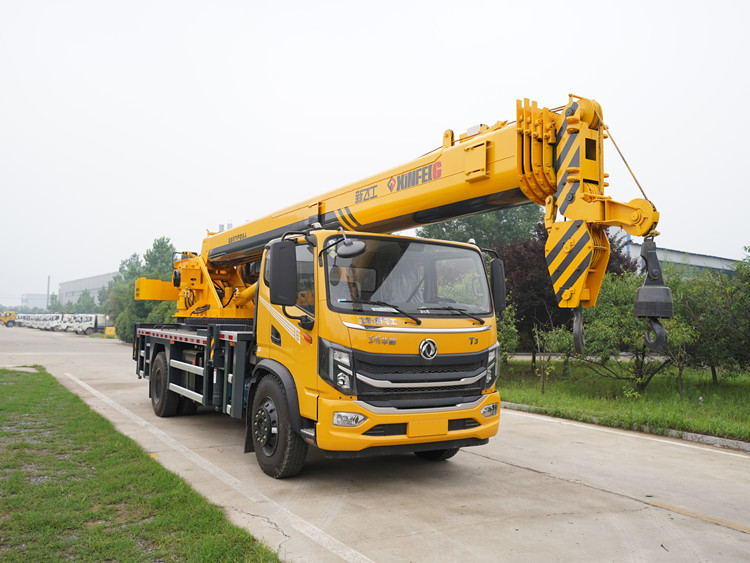 汽车吊 小型吊车厂家 新飞工 飞工 飞龙重机 国六小吊车