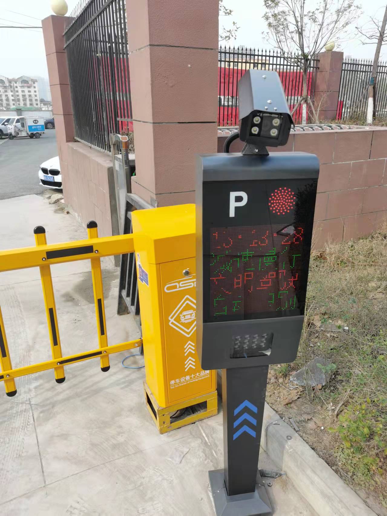 咸阳渭城区道闸杆维修小区电动门杆子维修维修物业收费杆维修