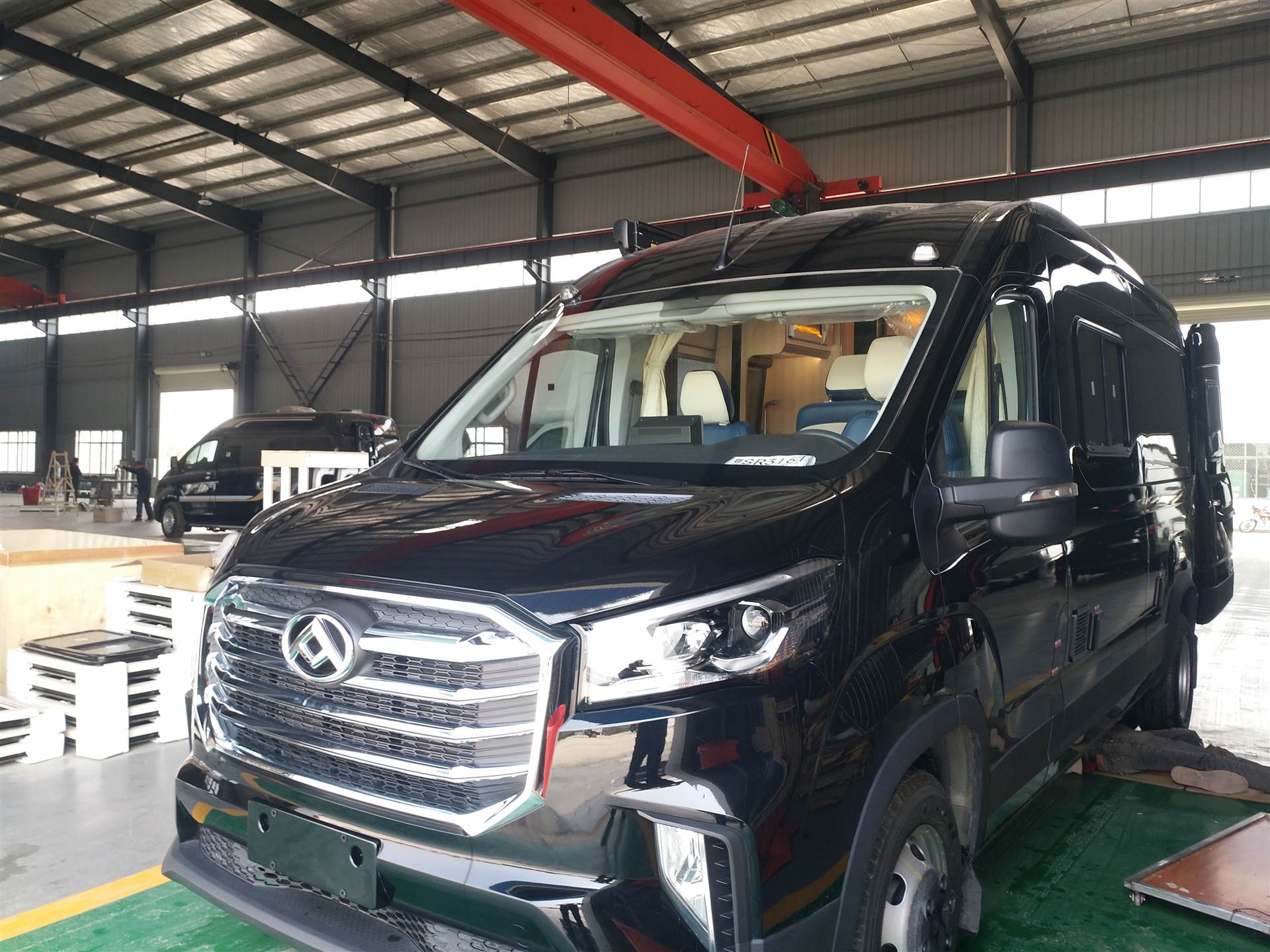 大通v90长轴高顶房车  满足全家人睡眠的b型旅居车  自动挡配置齐全带