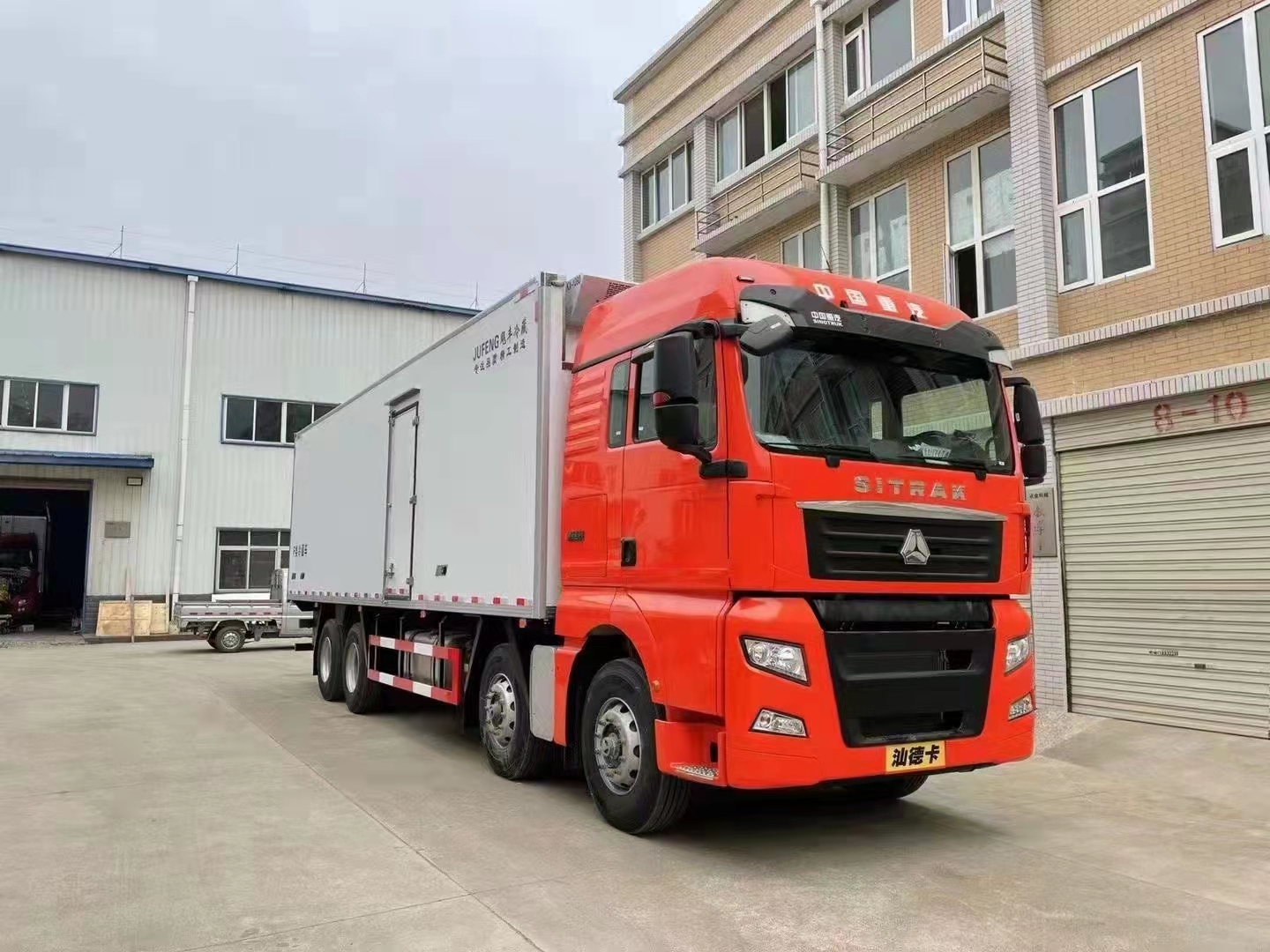 汕德卡9米6冷藏车