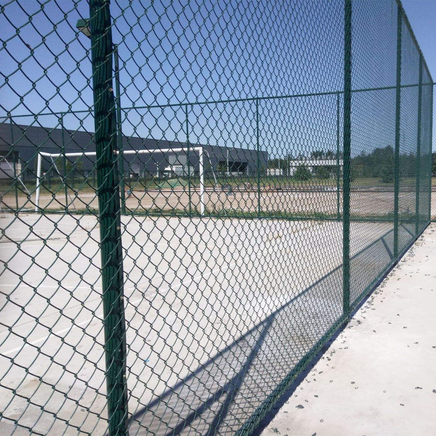 公园一侧篮球场围网编制网护栏