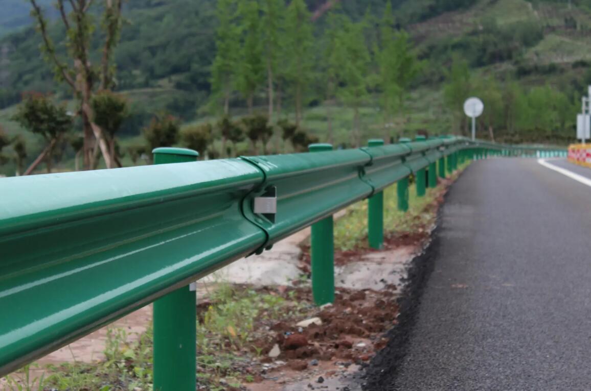 四川成都高速公路防撞热镀锌波浪形桥梁护栏省际公路波形护栏板