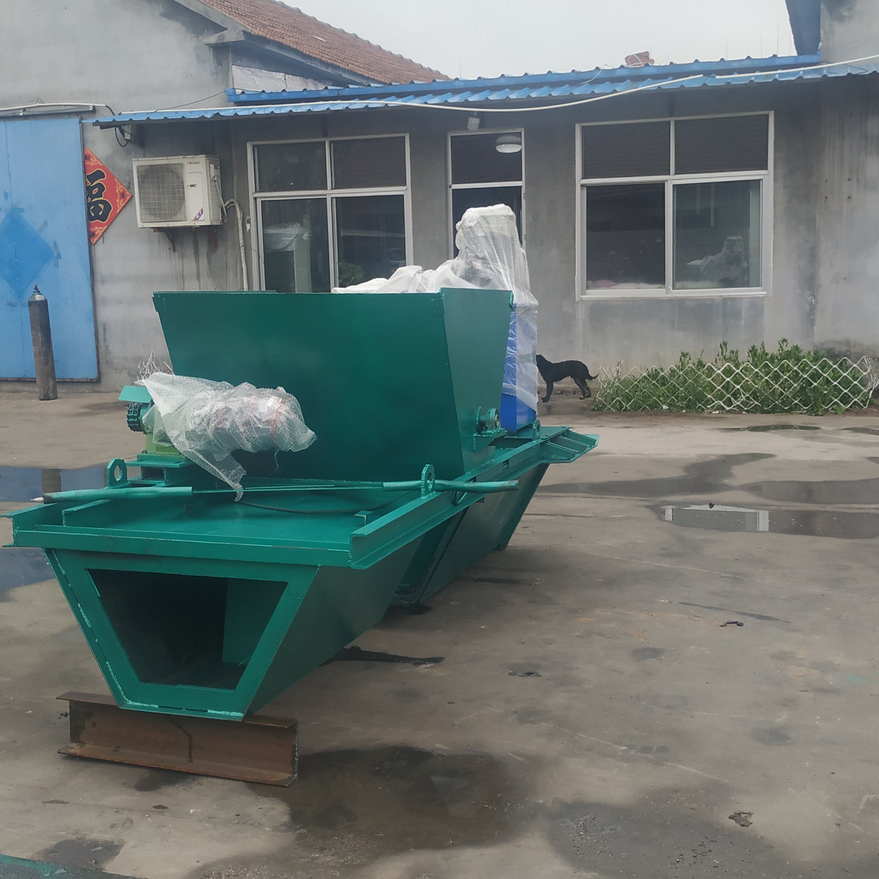 混凝土水沟渠道滑模机u型渠一次性成型小型全自动水沟成型机修渠好