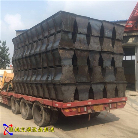 高速公路防撞墻鋼模具 防撞墻模具加工廠家 混凝土預(yù)制鋼模板