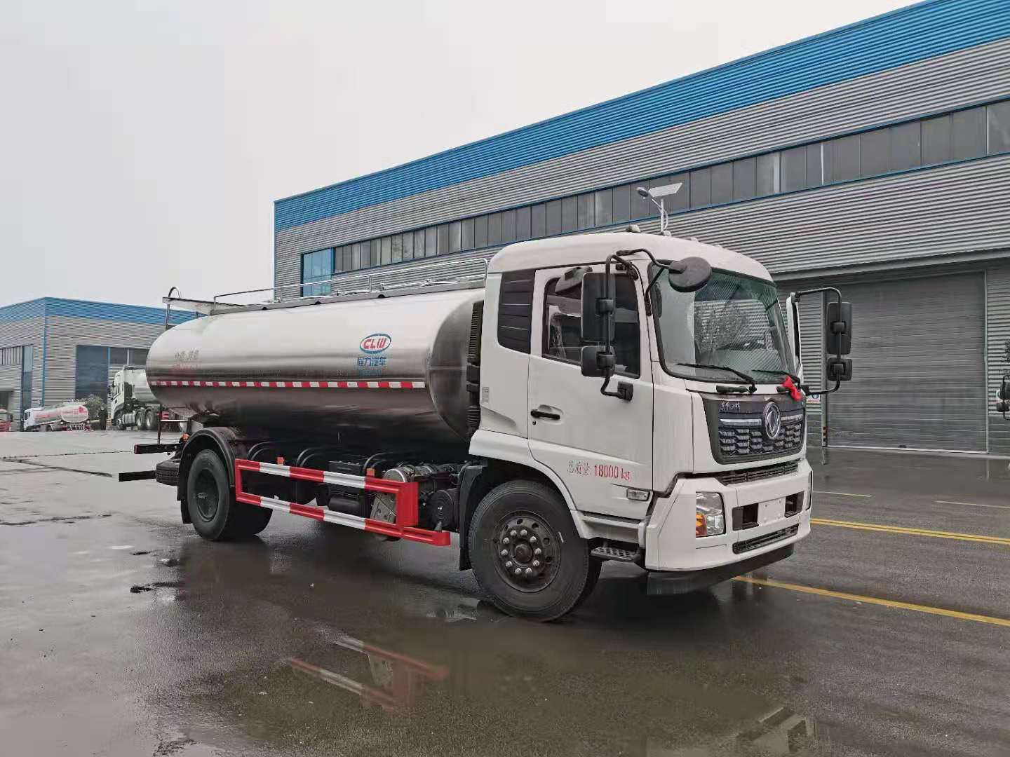 保温供水车东风天锦12方奶罐车食品级不锈钢内胆10公分聚氨酯保温层