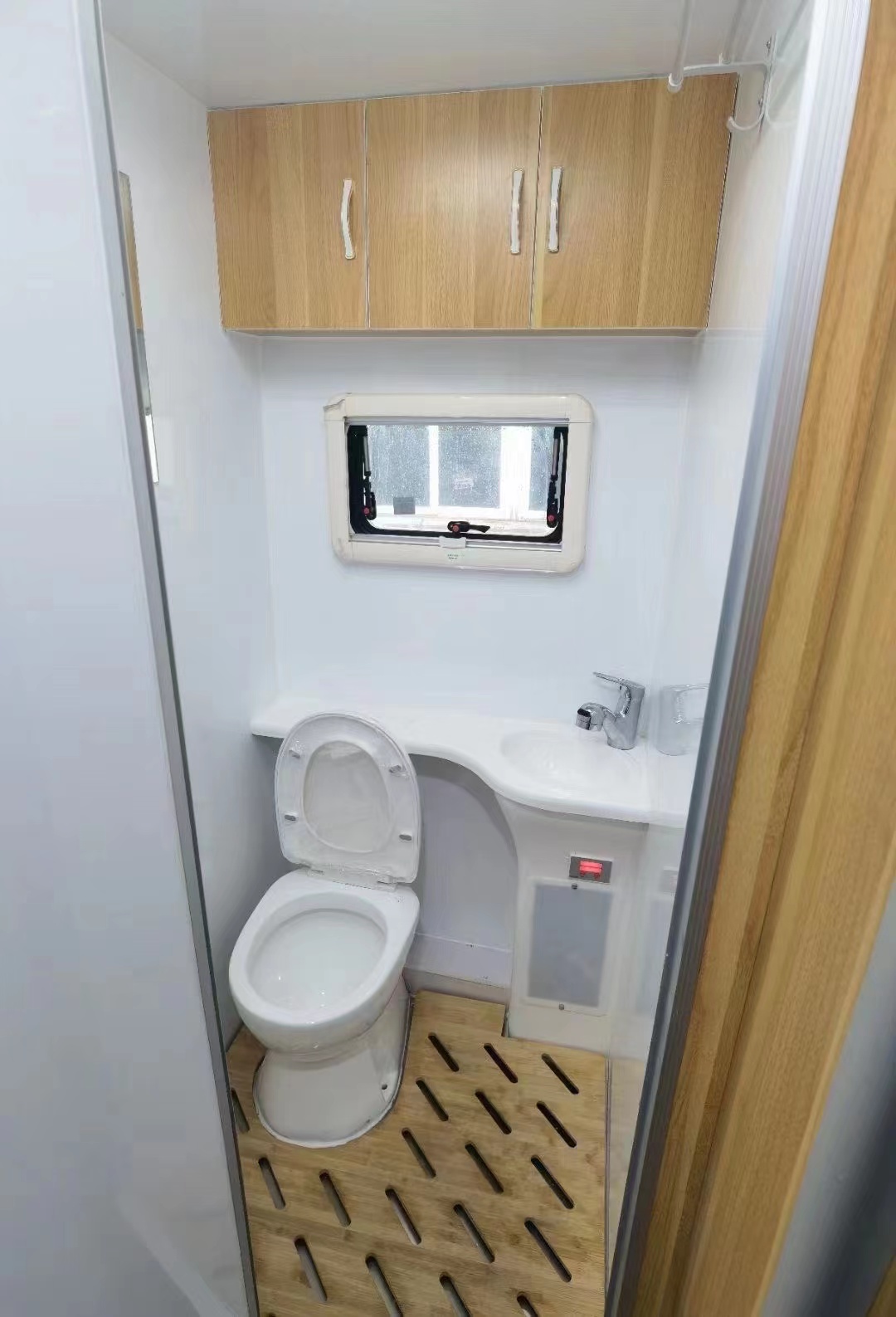 h500轻卡房车后置厨卫空气悬挂厂家定制