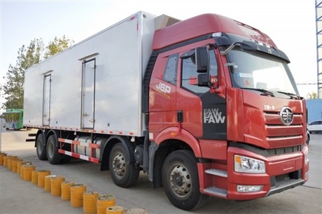 解放J6P海鮮豬肉冷凍保鮮運(yùn)輸車，國(guó)六9米6冷藏冷鏈車報(bào)價(jià)