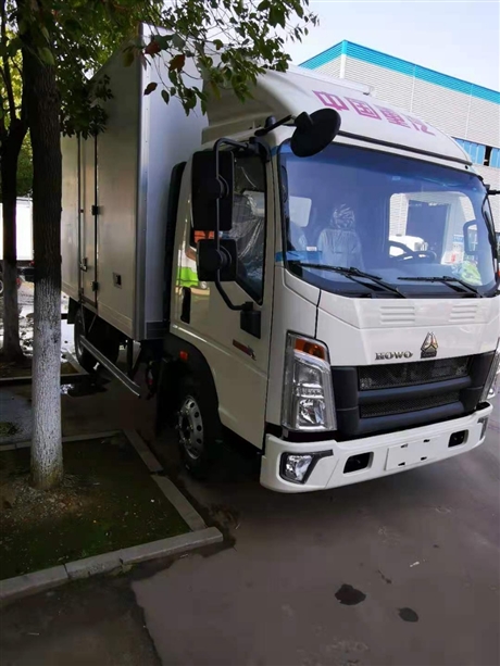 4米2冷藏车蓝牌，国六重汽豪沃，箱式冷藏冷冻运输车