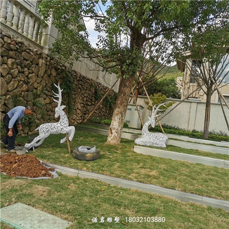 山西仿真燈光不銹鋼鹿雕塑園林動(dòng)物不銹鋼雕塑制作