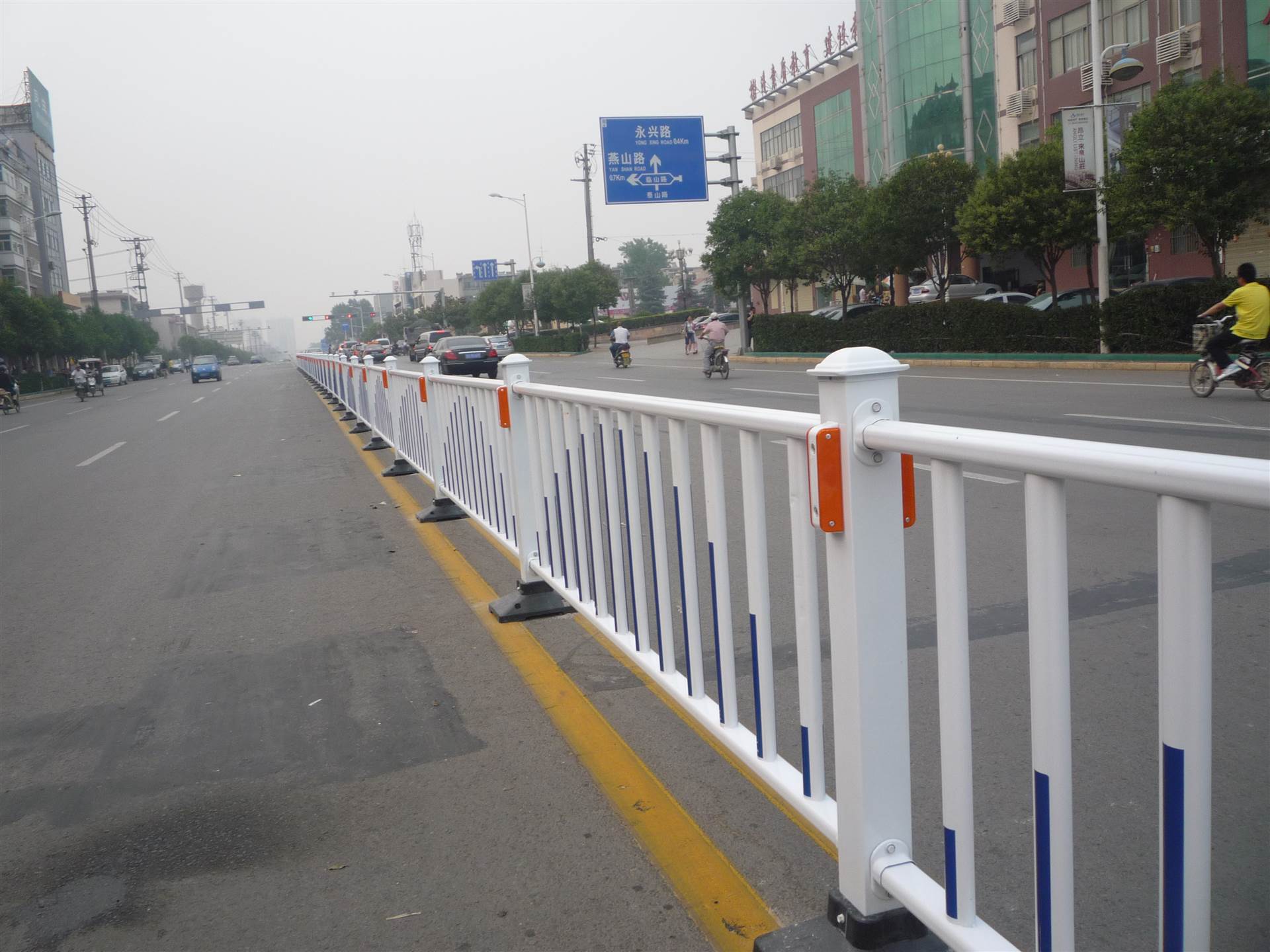 陕西市政道路护栏厂家定制市政护栏道路隔离栏铁艺交通防护栏