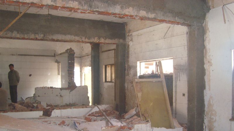 常德房屋开孔补强楼房裂缝修补梁底粘钢加固常德加固公司