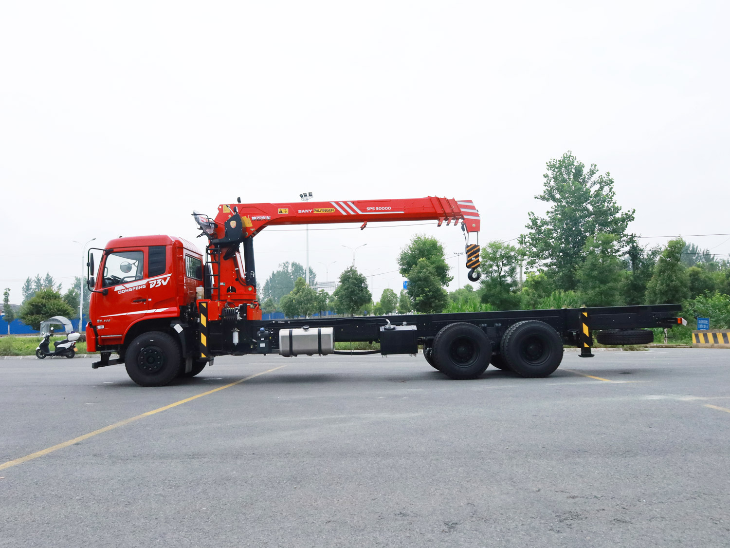 山东济南国六东风畅行长兴16吨随车吊机工厂发车