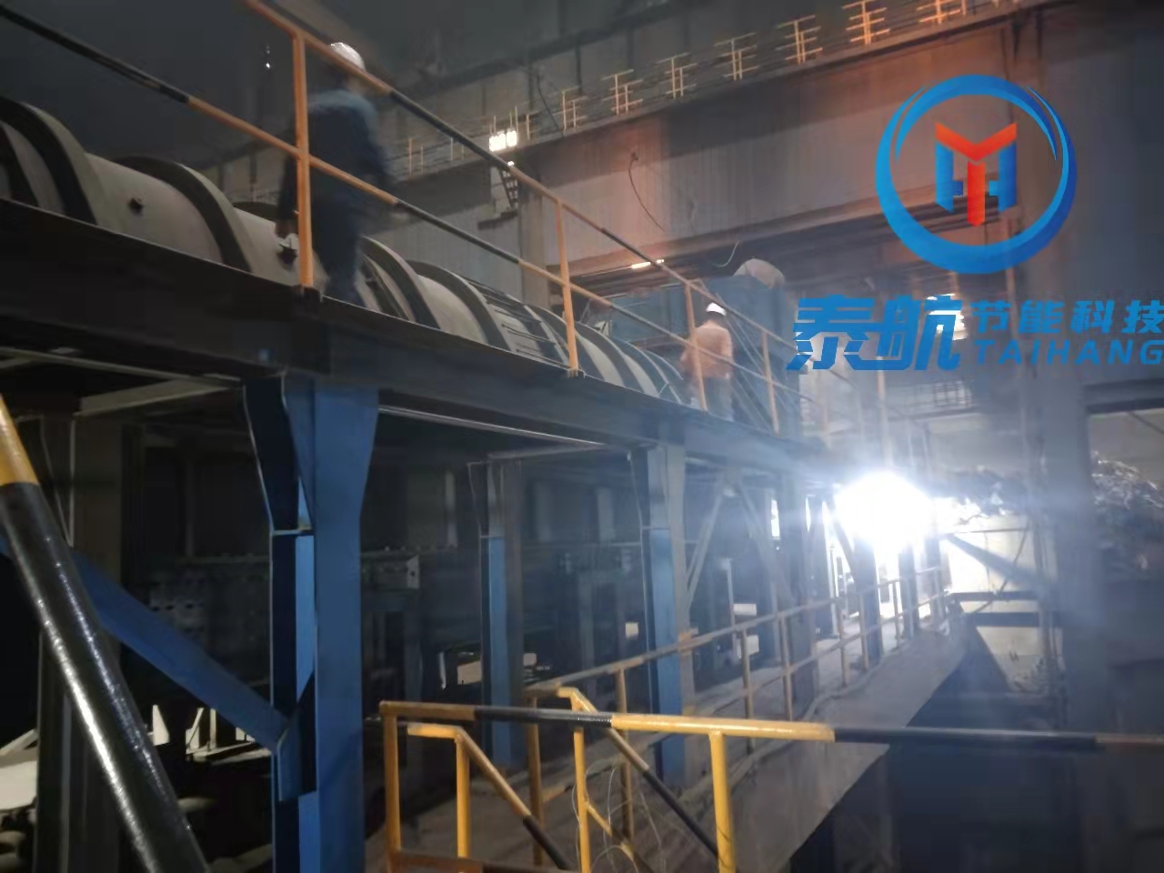 四川阿坝电炉废钢水平加料结构原理
