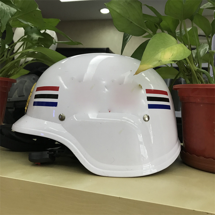 纠察头盔德式特种防暴头盔安全防护头盔白银灰纠察头盔