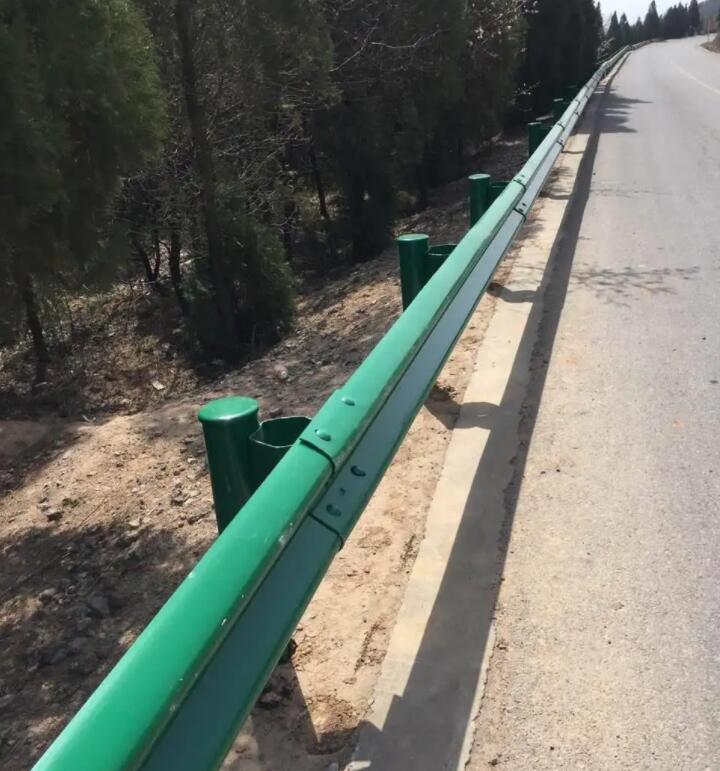 系统原理1,波形梁护栏是半刚性护栏的主要形式,它是一种以波纹状钢