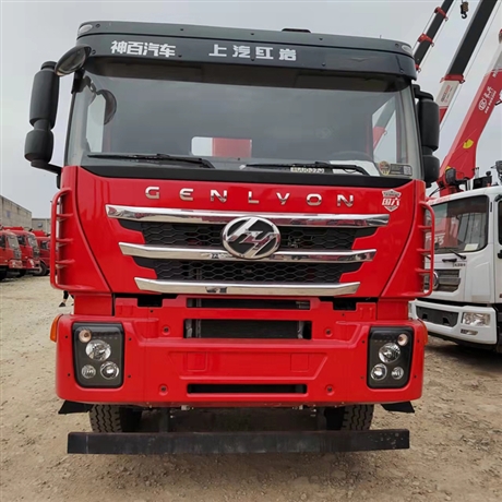 东风后八轮中联重科12吨5节臂随车吊生产厂家