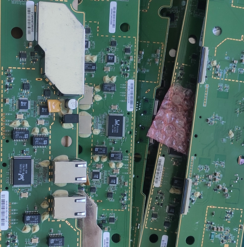 很好的镀金PCB板回收公司,连云港回收镀金PCB板、网络机柜回收