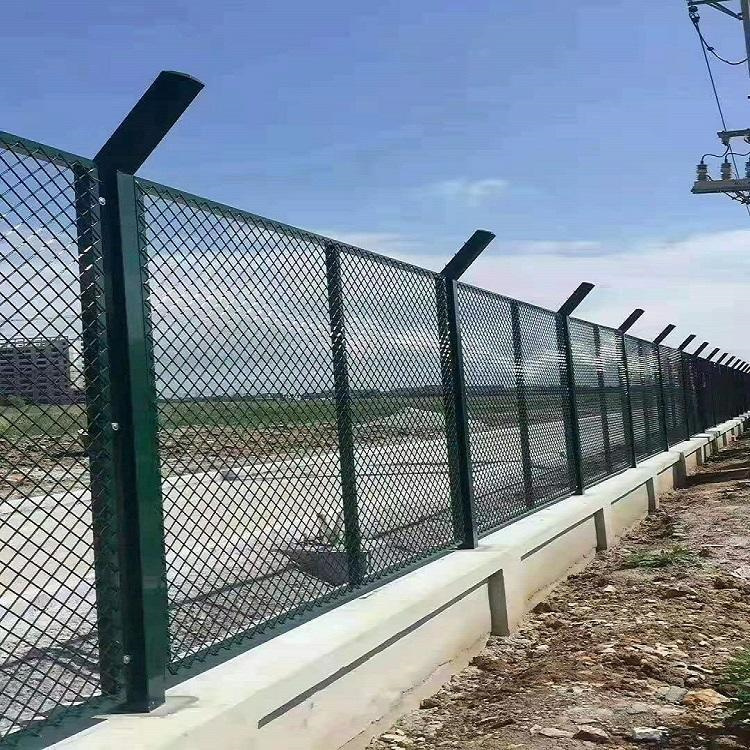 山地保税区围网钢板网护栏菱形孔海关安防围栏