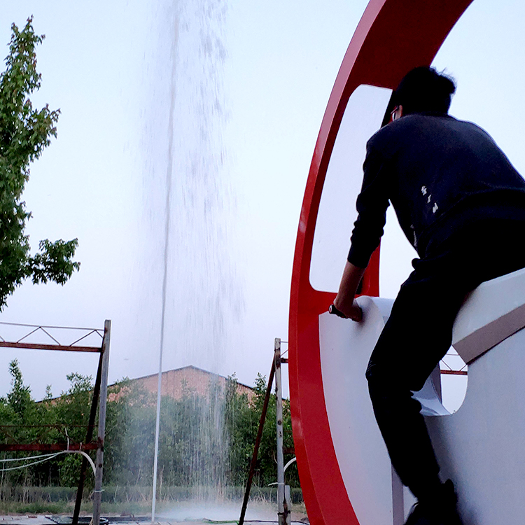 自行车喷泉还被大家称作是脚踏喷泉,就是通过脚踏一个类似自行车的