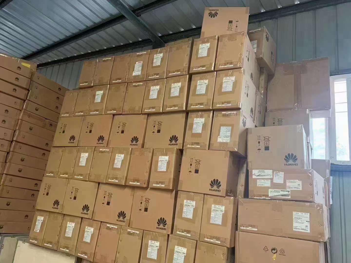 ��ΪUPS��ԴUPS2000-A-1KTTL�Ǳ�ʽ��Ч��1KUPS��Դ���Ҽ۸�