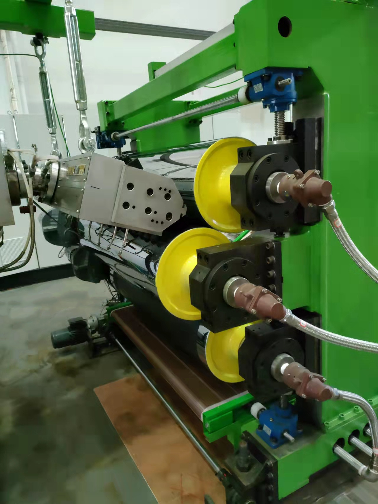 价 格:eva发泡片材挤出机 产品描述eva发泡母粒造粒机(密炼单螺杆)一