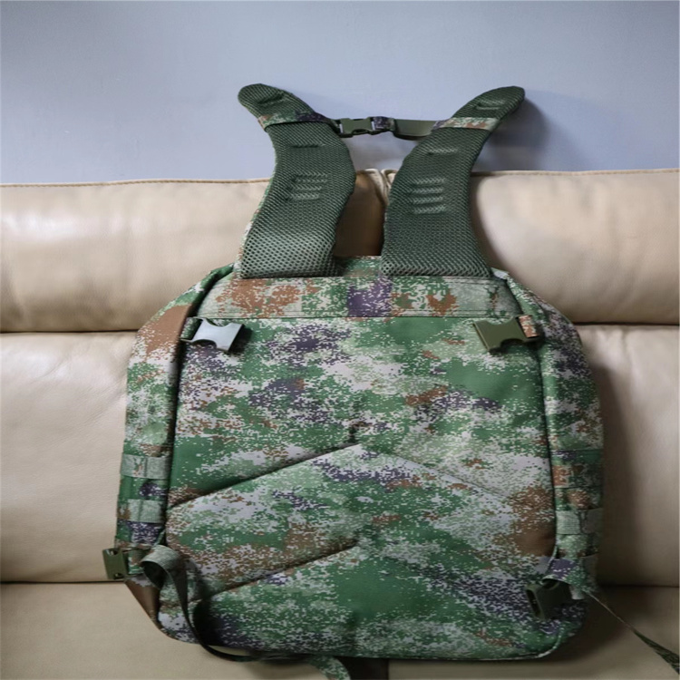 面料:防泼水1000d牛津布料,减负设计双肩背负式方式,战术灵魂机动