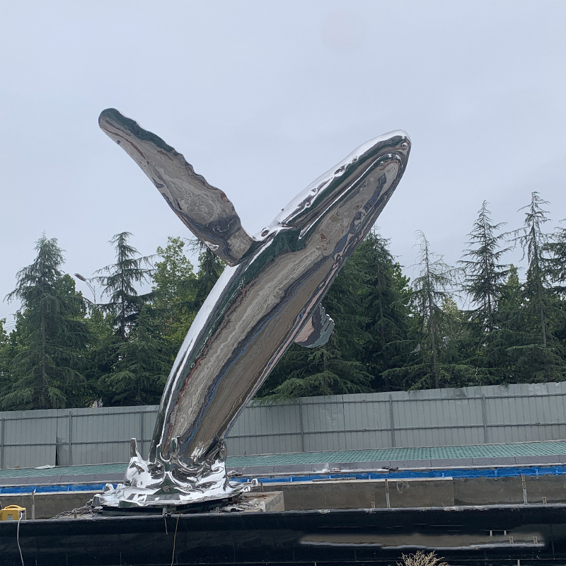 镜面不锈钢鲸鱼雕塑定制厂家
