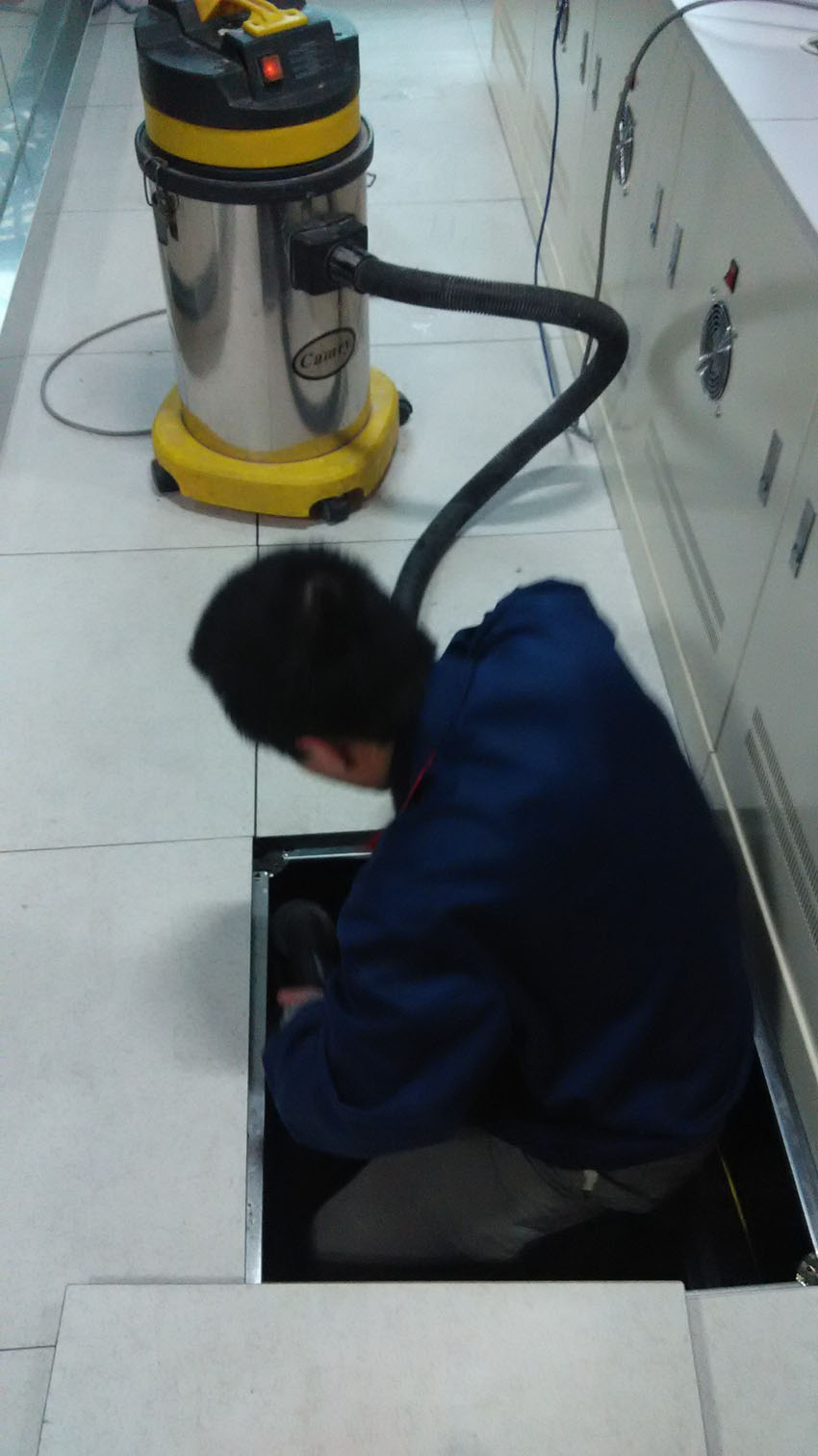 广州黄埔萝岗机房保洁公司带电机柜除尘机房开荒清洁