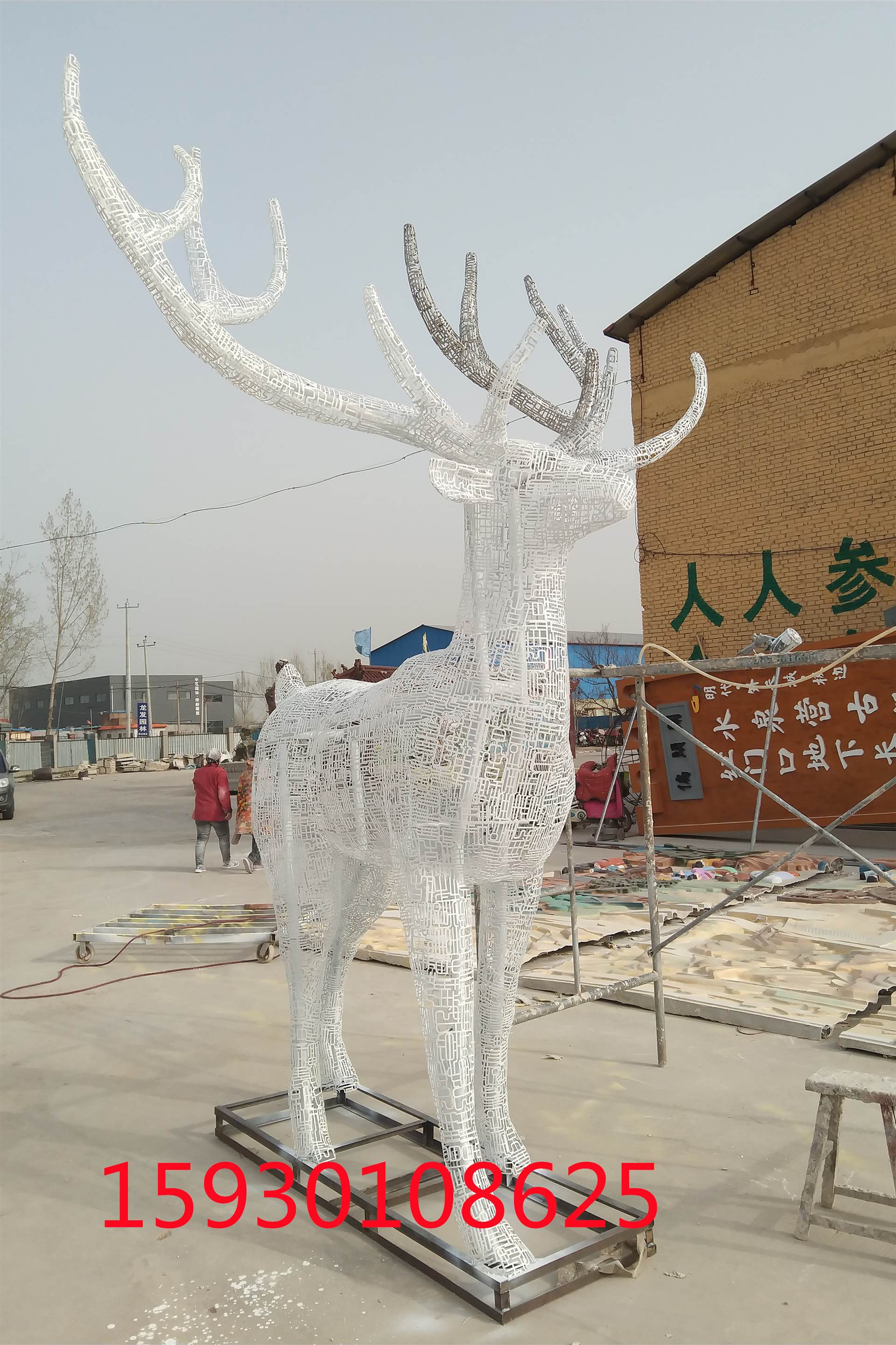 不锈钢镂空鹿雕塑生厂厂家