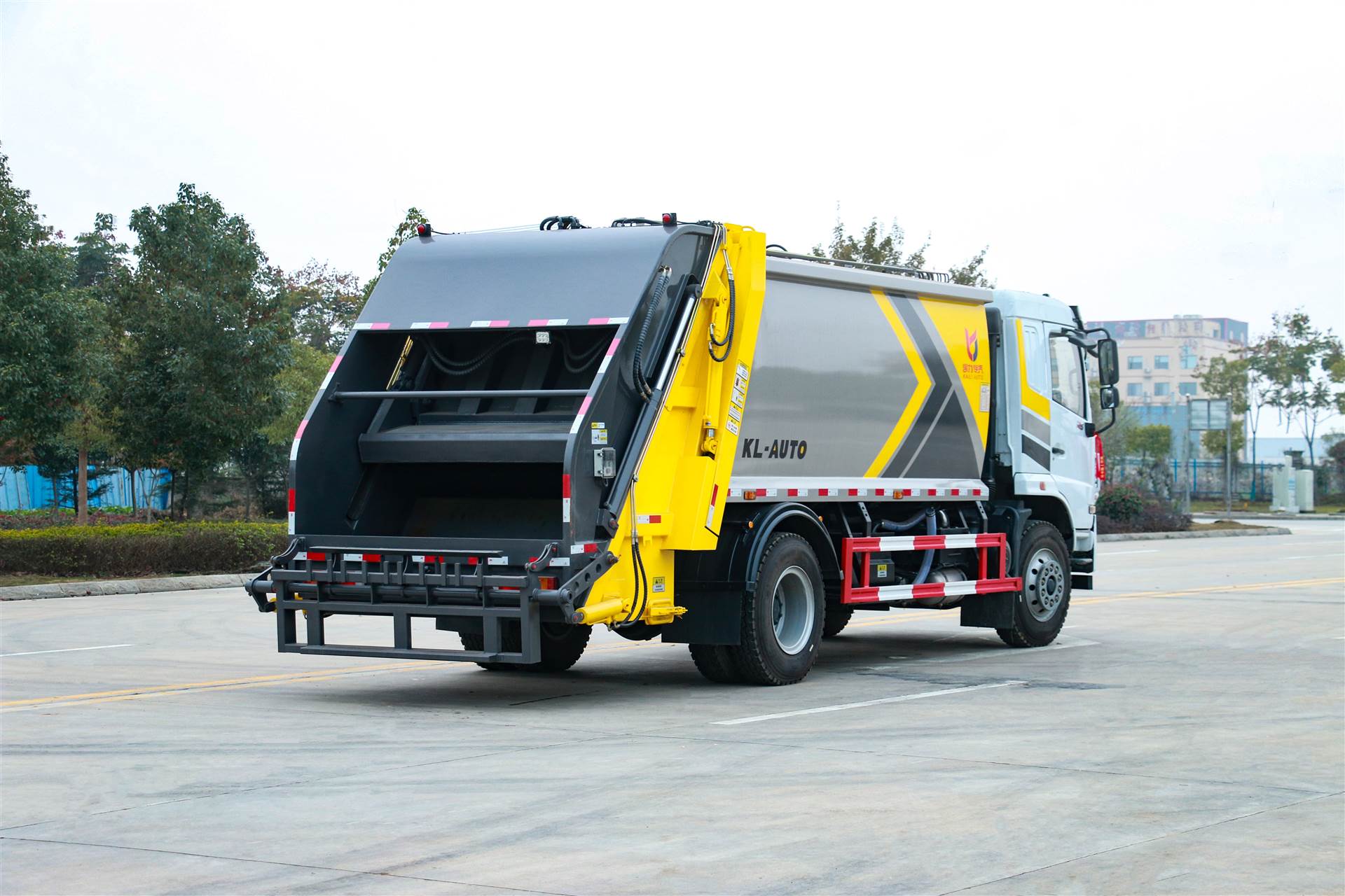 五家渠压缩式垃圾车 东风7方挂桶式垃圾车 大勾臂垃圾运输车