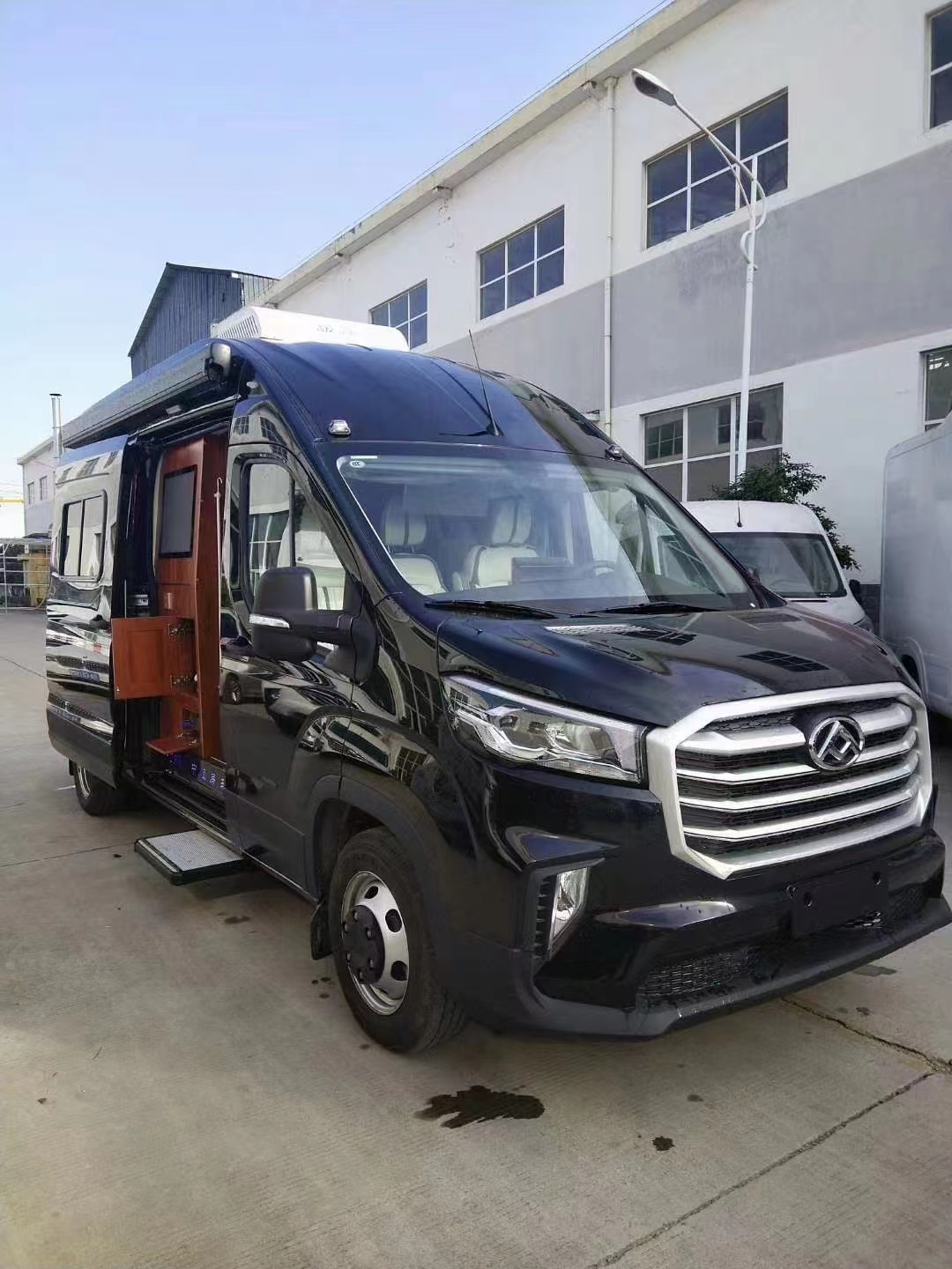 新款大通v90加长轴高顶b型房车后横床夫妻2人上班旅行多功能