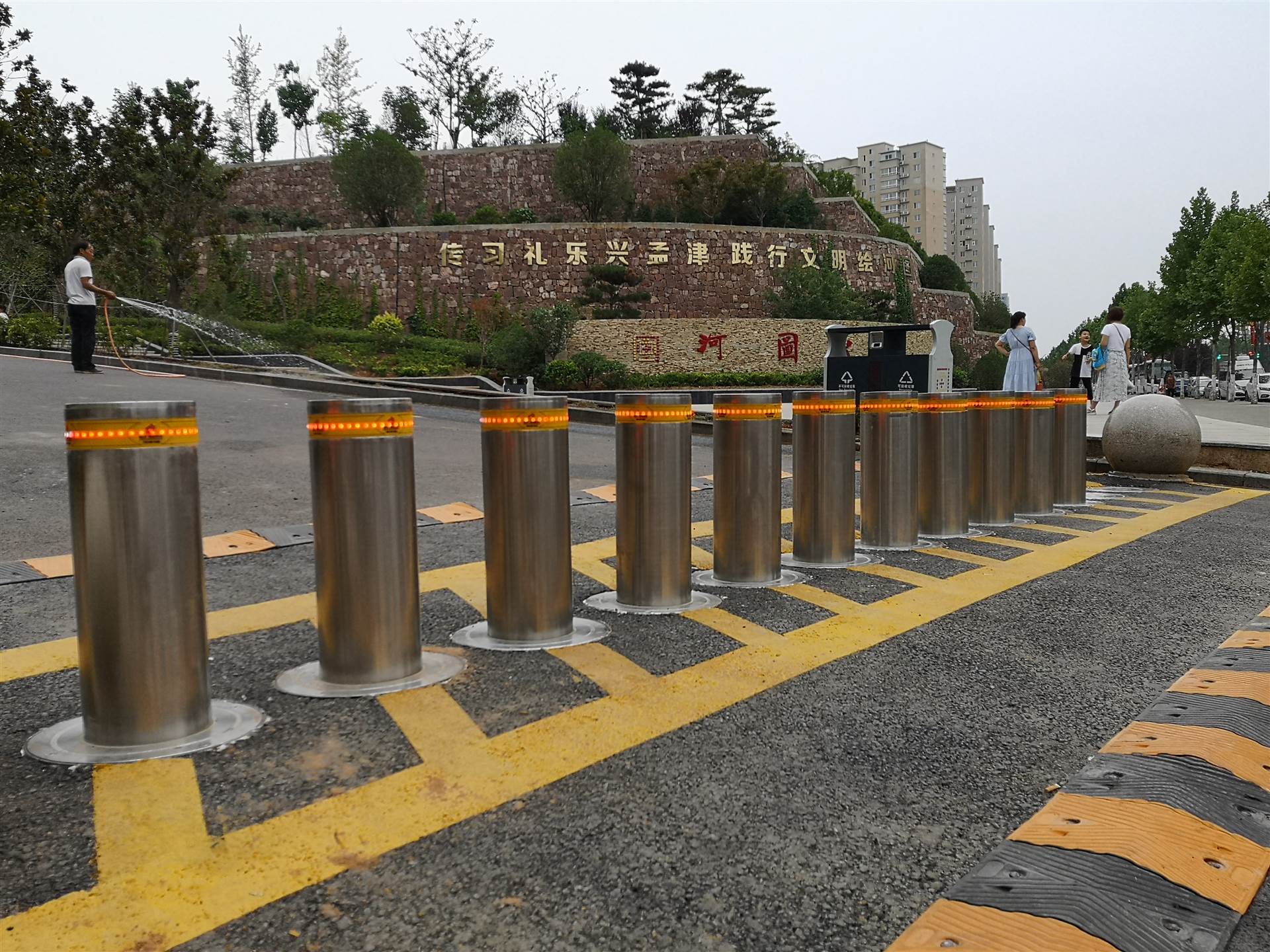 驻马店小型停车场智能升降柱 全自动伸缩路桩 上门安装维修