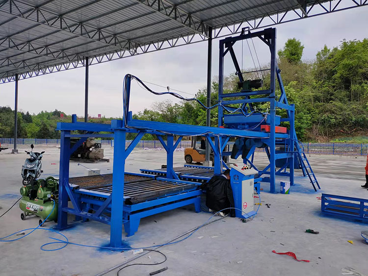 豫龙小型预制构件布料机 小型预制件制作方案 豫龙混凝土预制构件设备