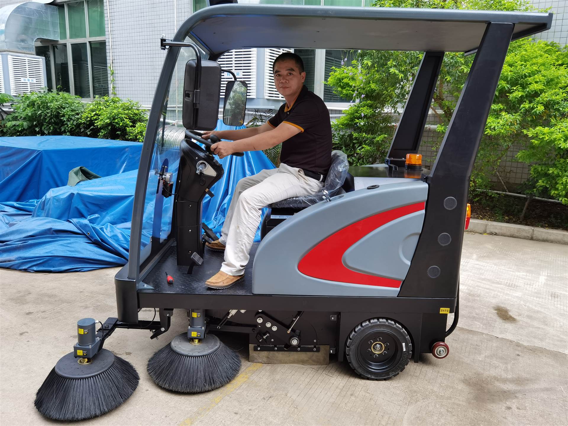 秦皇岛扬子工业科技yzs2扫地机多少钱一台深圳扬子集团