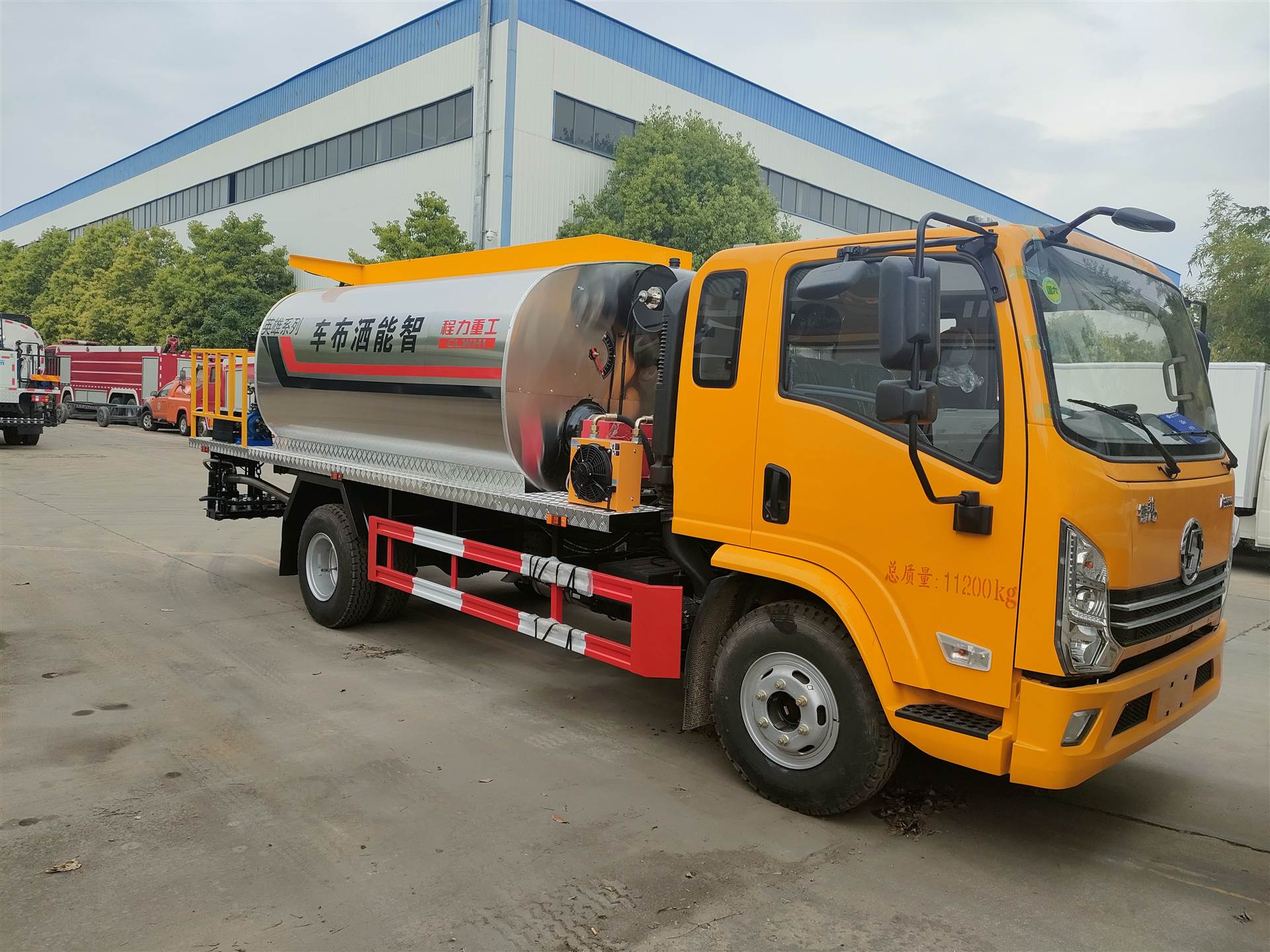 沥青洒布车程力沥青撒布车