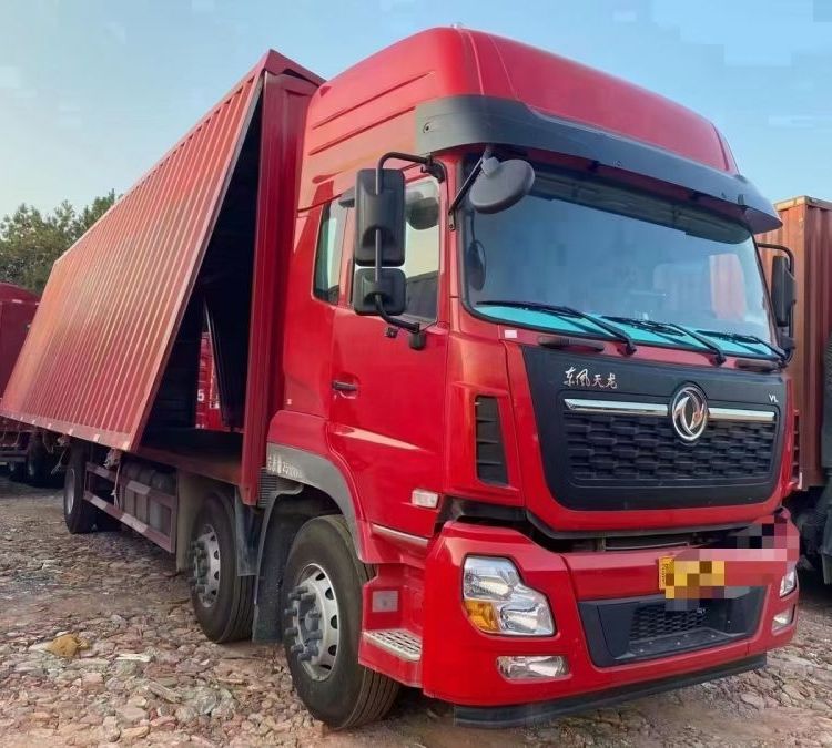 前四后八厢式货车东风9米6飞翼厢式运输车国六翼开启厢式货车