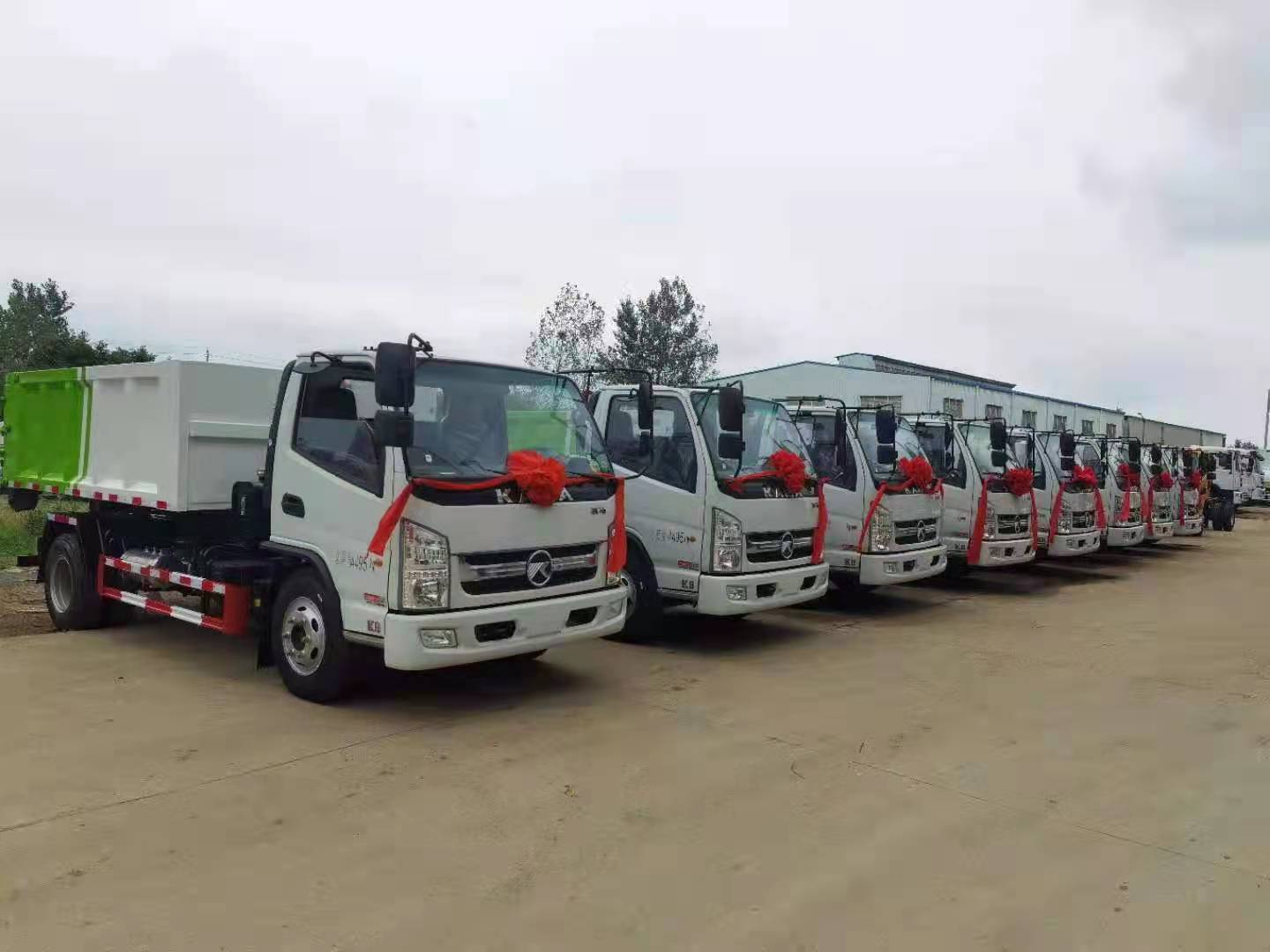 凯马勾臂车工作视频