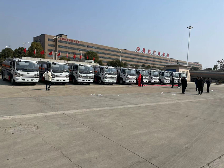 8吨油罐车