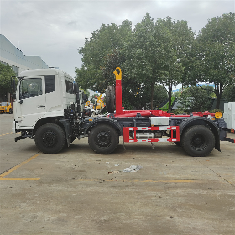 双桥勾臂式垃圾车工作视频