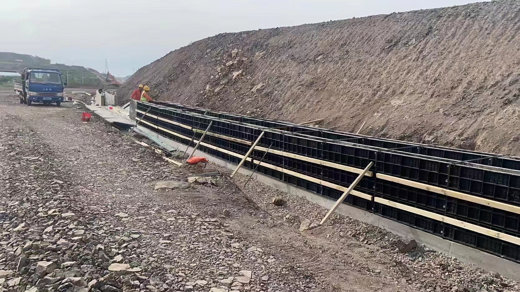 昆明塑料模板厂家直供混凝土水沟边沟水渠塑料模板新型防撞墙挡墙建筑