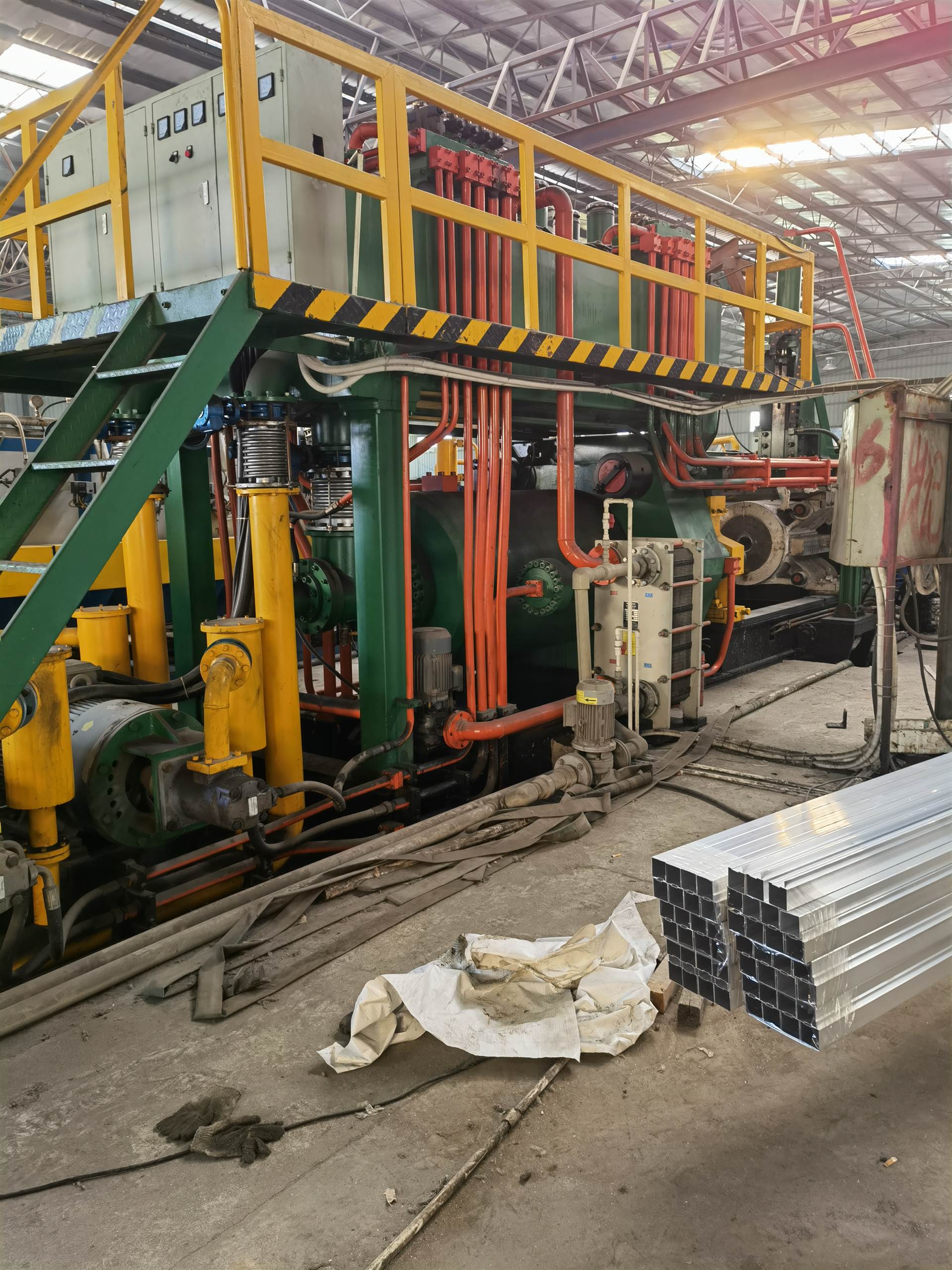 二手挤压机 铝挤压机 明晟挤压机 业精挤压机 金力挤压机