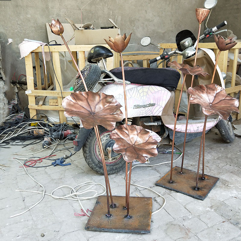 锻铜荷花雕塑 荷叶雕塑定制