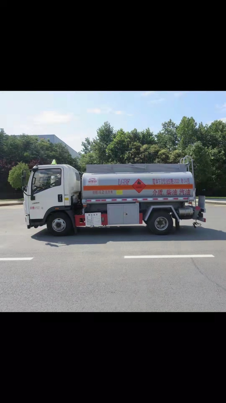 同威5吨油罐车