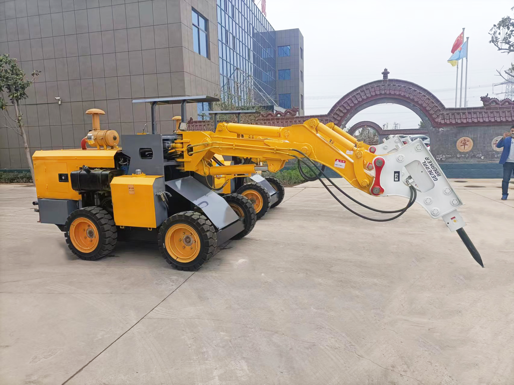 山东 100破碎锤 移动破碎锤 履带破碎锤 可定制 改装 恶劣山石破碎