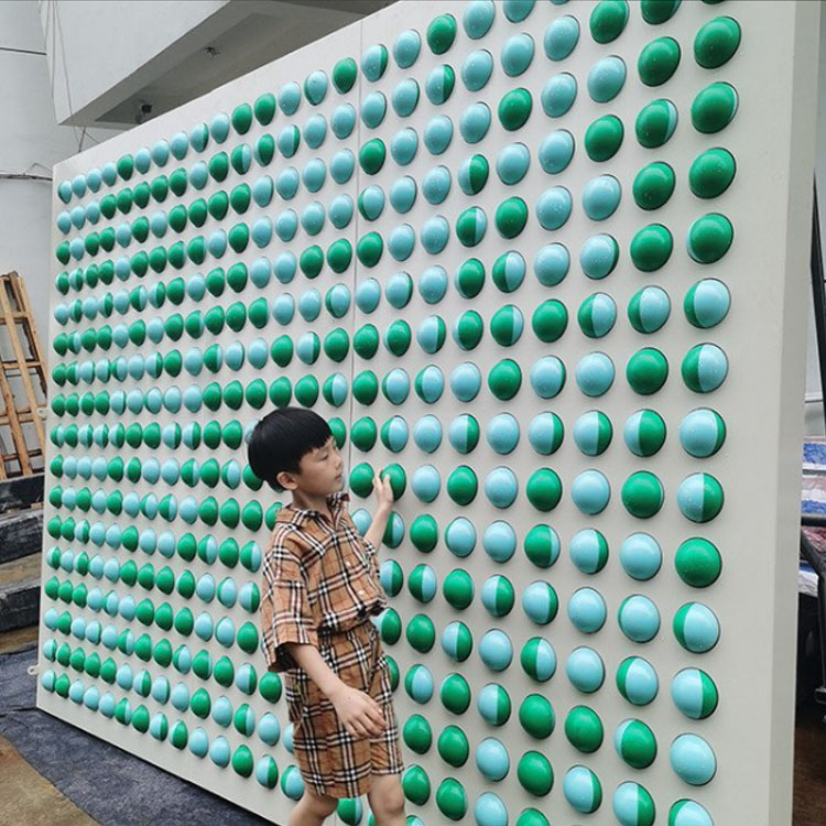 翻转球墙拍照无动力游客设备户外游乐园拼字翻乐博美