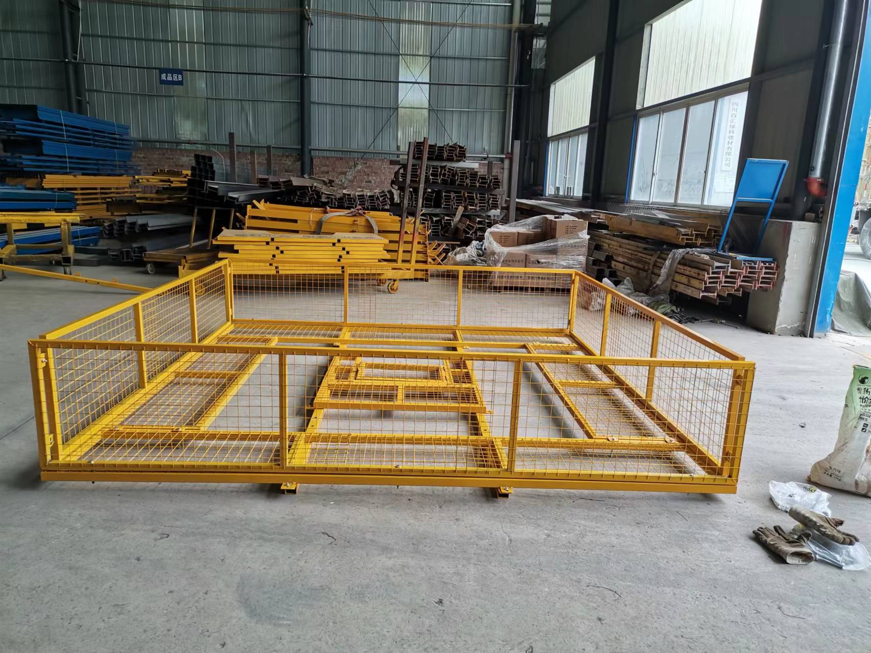 四川成都陕西西安塔吊防攀爬架出货